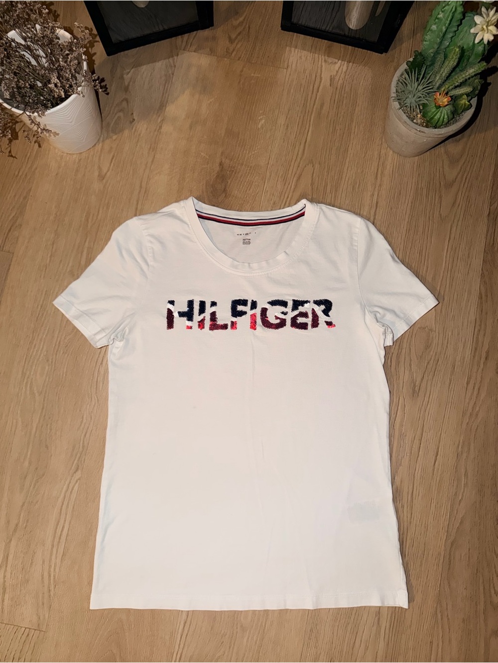 🚨 ONLY TODAY🚨
Tommy Hilfiger T-shirt